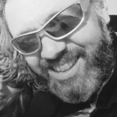 Poslechněte si interpreta The Happy Trail, sledujte hudební videa, přečtěte si životopis, podívejte se na data turné a další informace.