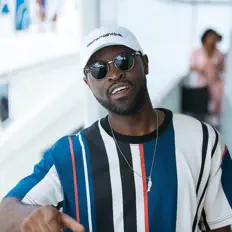 收听 Blvck Rose、观看音乐视频、阅读小传、查看巡演日期等 ！