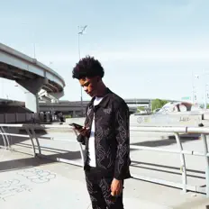 Hör dir IDKRECO an, schau dir Musikvideos an, lies die Biografie, finde Tourdaten und mehr!