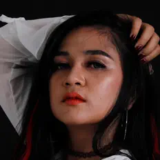 收听 តាក់ ណារីតា、观看音乐视频、阅读小传、查看巡演日期等 ！