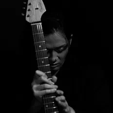 Iwami Hiroaki dinle, müzik videolarını izle, biyografisini oku, tur tarihlerini ve daha fazlasını gör!