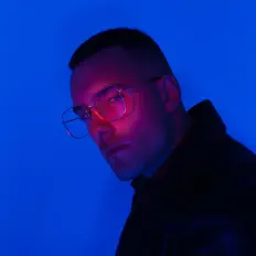 Poslechněte si interpreta Хасан, sledujte hudební videa, přečtěte si životopis, podívejte se na data turné a další informace.