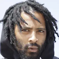 Luister naar UniversalSkoob, bekijk muziekvideo's, lees de bio, bekijk de tourdata, en meer!