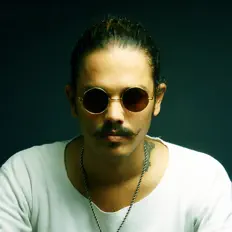 Dengarkan Piyush Ghadse, tonton video musik, baca bio, lihat tanggal tur & lainnya!