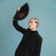 Dengarkan NaaH, tonton video musik, baca bio, lihat tanggal tur & lainnya!