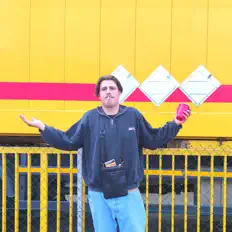 MOOSI DOLLASIGNを聴いたり、ミュージックビデオを鑑賞したり、経歴やツアー日程などを確認したりしましょう！