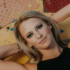 Poslechněte si interpreta Kimberly Meyer, sledujte hudební videa, přečtěte si životopis, podívejte se na data turné a další informace.