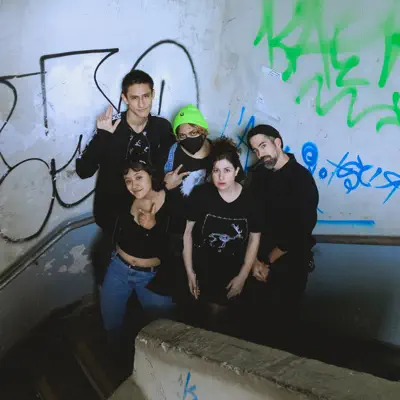 Listen to Dan Dan Dero, watch music videos, read bio, see tour dates & more!