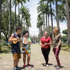 Grupo Teresaを聴いたり、ミュージックビデオを鑑賞したり、経歴やツアー日程などを確認したりしましょう！