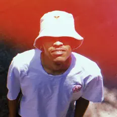 Posłuchaj wykonawcy NAE, obejrzyj teledyski, przeczytaj biografię, zobacz daty tras koncertowych i nie tylko!