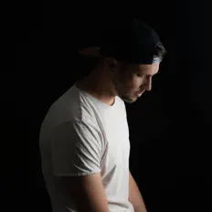 Poslechněte si interpreta Vincent Corfdir, sledujte hudební videa, přečtěte si životopis, podívejte se na data turné a další informace.