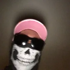 聆聽 N/A、觀看音樂影片、閱讀小傳、查看巡演日期等！