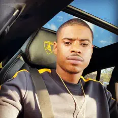 Ouça Moss, assista a videoclipes, leia a biografia, veja as datas das turnês e mais!