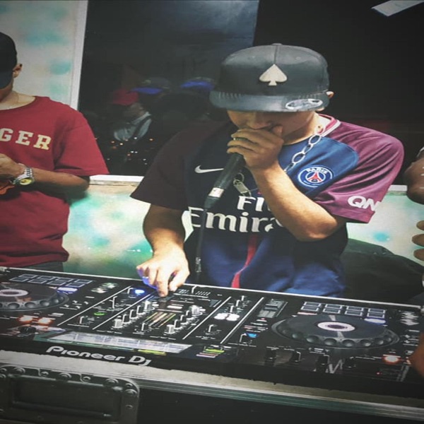 Mega Havaina Branco (feat. DJ NANDIM)