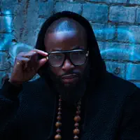 Escucha a undefined, mira videos musicales, lee su biografía, consulta las fechas de las gira y más.