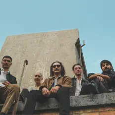 Mantell सुनें, म्यूज़िक वीडियो देखें, बायो पढ़ें, दौरे की तारीखें और बहुत कुछ देखें!