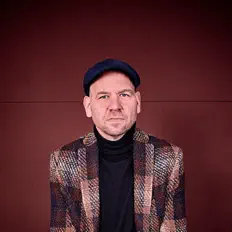 Escucha a Lutz Krajenski, mira videos musicales, lee su biografía, consulta las fechas de las gira y más.