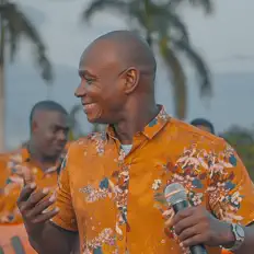 Escucha a La Fortaleza, mira vídeos musicales, lee la biografía, consulta fechas de giras y mucho más.