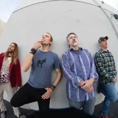 Hör dir Lost Monarchs an, schau dir Musikvideos an, lies die Biografie, finde Tourdaten und mehr!