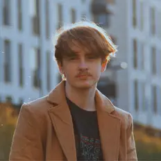 Poslechněte si interpreta Petrichor, sledujte hudební videa, přečtěte si životopis, podívejte se na data turné a další informace.