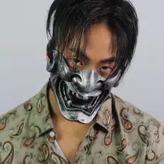 Osoを聴いたり、ミュージックビデオを鑑賞したり、経歴やツアー日程などを確認したりしましょう！