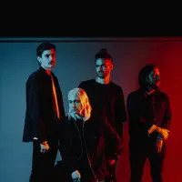 undefinedを聴いたり、ミュージックビデオを鑑賞したり、経歴やツアー日程などを確認したりしましょう!