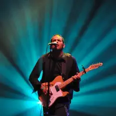 Hör dir Swansinger an, schau dir Musikvideos an, lies die Biografie, finde Tourdaten und mehr!