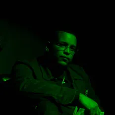 Edo 100을(를) 듣고, 뮤직 비디오를 보고, 약력을 읽고, 투어 일정 등을 확인하세요!