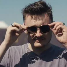 Ouve Caleb Lockwood, vê vídeos de música, lê a biografia, vê as datas da digressão e muito mais!