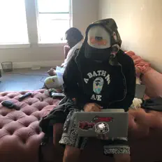 Ouve YungBabySwiss, vê vídeos de música, lê a biografia, vê as datas da digressão e muito mais!