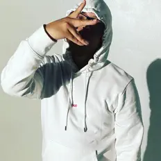 聆聽 Jay Moon、觀看音樂影片、閱讀小傳、查看巡演日期等！