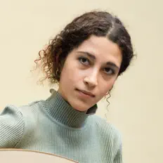 Ascolta Yasamin Shahhosseini, guarda video musicali, leggi la biografia, vedi le date del tour & altro!