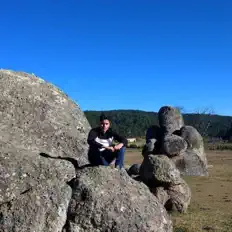 diFentを聴いたり、ミュージックビデオを鑑賞したり、経歴やツアー日程などを確認したりしましょう！