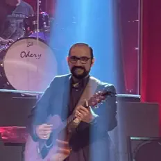 Escucha a Gilmar Britto, mira videos musicales, lee su biografía, consulta las fechas de las gira y más.