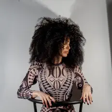 Ouça Sara Grimaldi, assista a videoclipes, leia a biografia, veja as datas das turnês e mais!