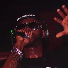 收听 NoMee、观看音乐视频、阅读小传、查看巡演日期等 ！