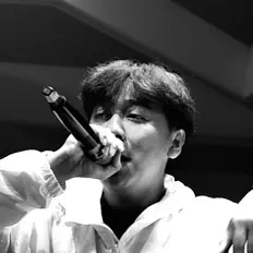 Escucha a Dern, mira videos musicales, lee su biografía, consulta las fechas de las gira y más.