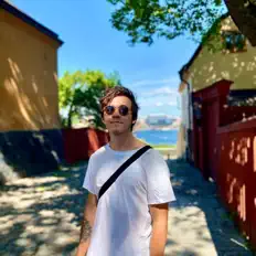 Escucha a goblins & box, mira videos musicales, lee su biografía, consulta las fechas de las gira y más.