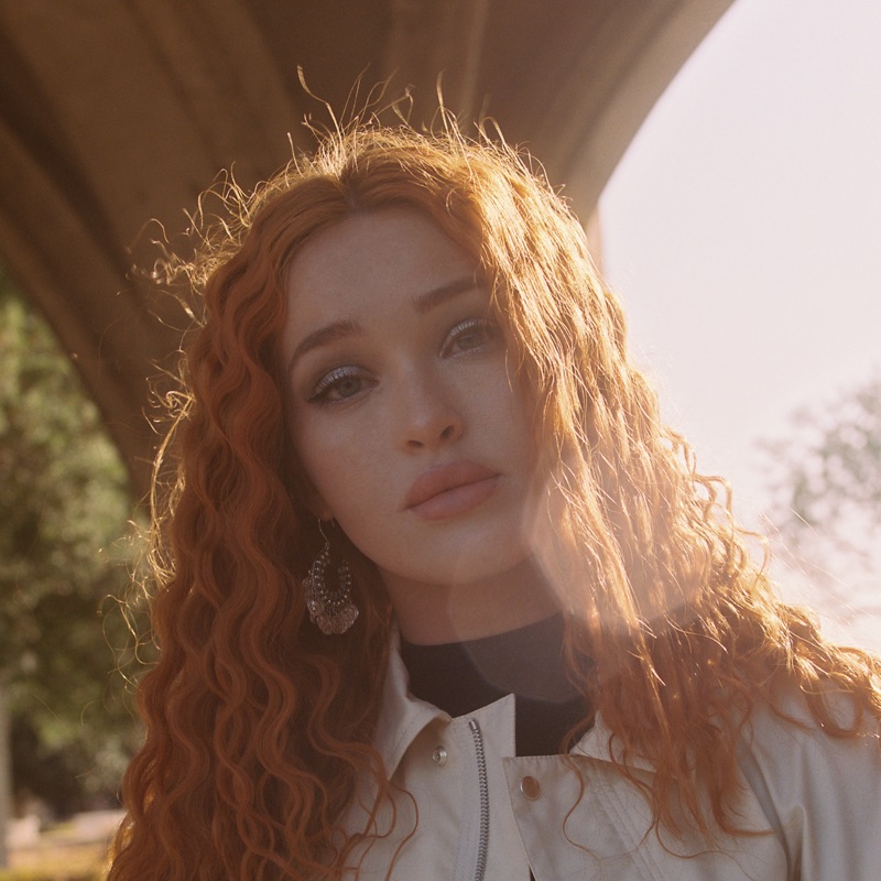 Song - MIDDLE OF THE NIGHT - Elley Duhé