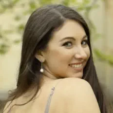 Sarah Brand dinle, müzik videolarını izle, biyografisini oku, tur tarihlerini ve daha fazlasını gör!