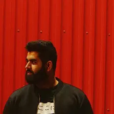 Écoutez Underline, regardez des vidéoclips, lisez la biographie, consultez les dates de tournée et plus encore !