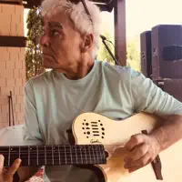 undefinedを聴いたり、ミュージックビデオを鑑賞したり、経歴やツアー日程などを確認したりしましょう！