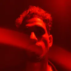 5FIVEを聴いたり、ミュージックビデオを鑑賞したり、経歴やツアー日程などを確認したりしましょう！