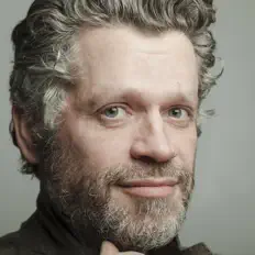 Poslechněte si interpreta Olivier Longre, sledujte hudební videa, přečtěte si životopis, podívejte se na data turné a další informace.