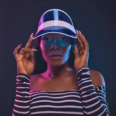 Escucha a Nova Amandlah, mira vídeos musicales, lee la biografía, consulta fechas de giras y mucho más.