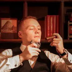 Ouve Chris Madden, vê vídeos de música, lê a biografia, vê as datas da digressão e muito mais!