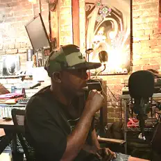 Frank Denoを聴いたり、ミュージックビデオを鑑賞したり、経歴やツアー日程などを確認したりしましょう！