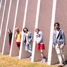 Woodward and Parkerを聴いたり、ミュージックビデオを鑑賞したり、経歴やツアー日程などを確認したりしましょう！