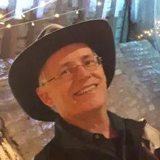 Ascolta Brian Heywood, guarda video musicali, leggi la biografia, vedi le date del tour & altro!