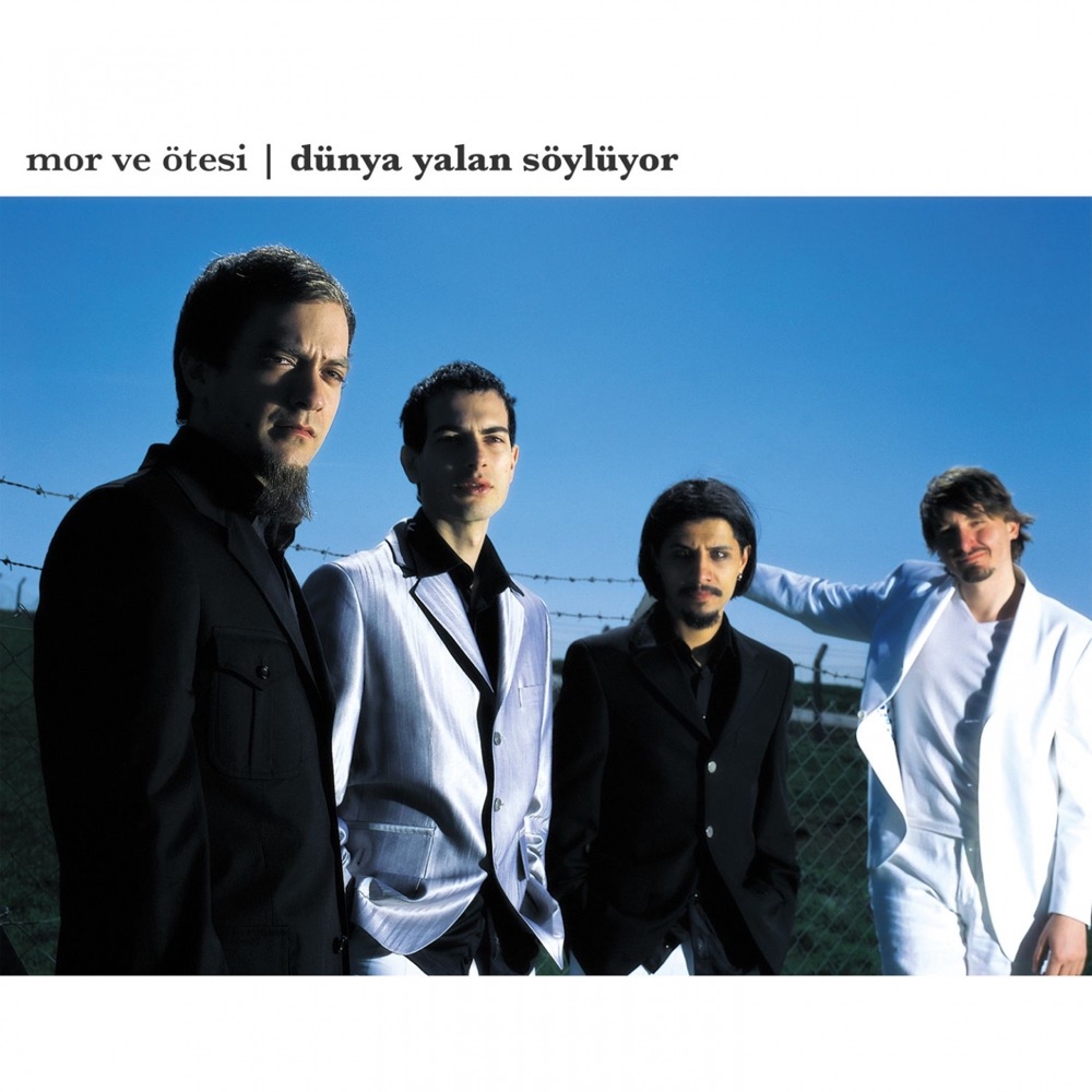 Dünya Yalan Söylüyor by mor ve ötesi album cover